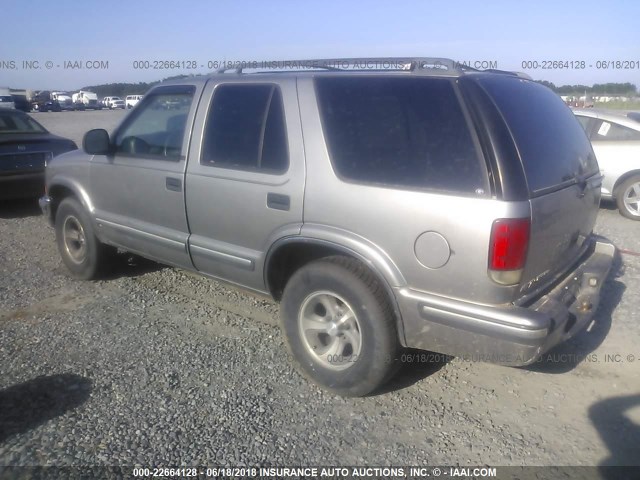 1GNCS13W2W2216997 - 1998 CHEVROLET BLAZER GOLD photo 3