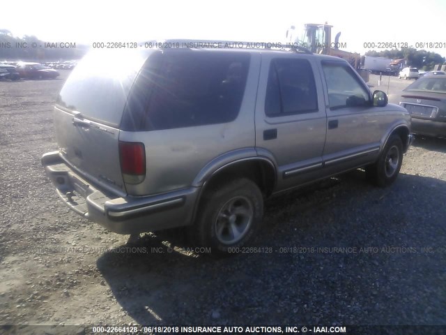 1GNCS13W2W2216997 - 1998 CHEVROLET BLAZER GOLD photo 4