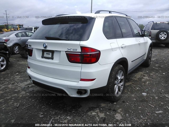 5UXZV4C58D0B01723 - 2013 BMW X5 XDRIVE35I WHITE photo 4