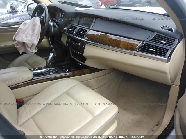 5UXZV4C58D0B01723 - 2013 BMW X5 XDRIVE35I WHITE photo 5