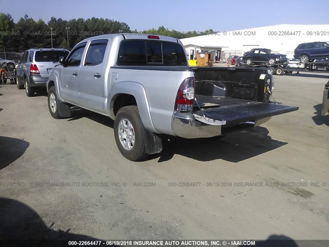 5TFJX4GN4DX015378 - 2013 TOYOTA TACOMA DOUBLE CAB SILVER photo 3