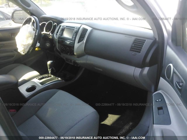 5TFJX4GN4DX015378 - 2013 TOYOTA TACOMA DOUBLE CAB SILVER photo 5