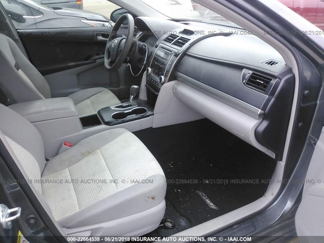 4T1BF1FK0CU549356 - 2012 TOYOTA CAMRY SE/LE/XLE GRAY photo 5