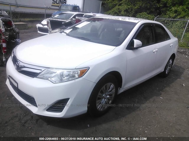 4T1BF1FK1EU407536 - 2014 TOYOTA CAMRY L/SE/LE/XLE თეთრი ფოტო 2