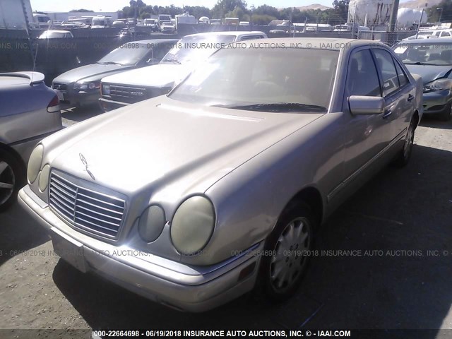 WDBJF65H6XA869807 - 1999 MERCEDES-BENZ E 320 Champagne photo 2