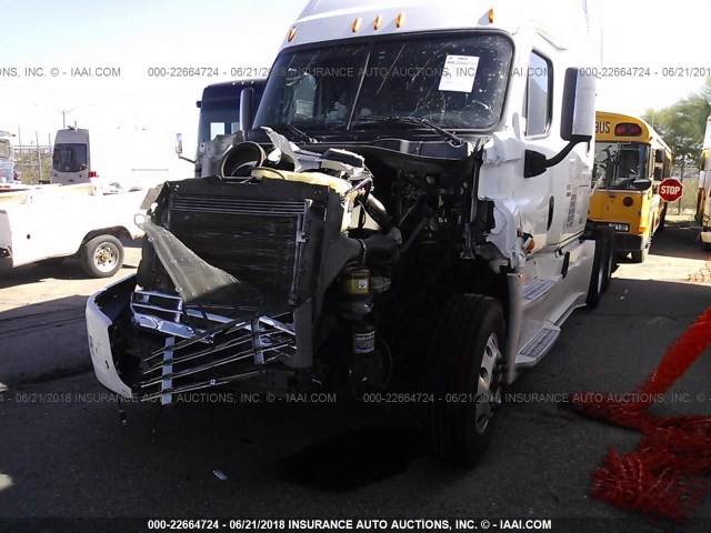 3AKJGLD64ESFU4233 - 2014 FREIGHTLINER CASCADIA 125  WHITE photo 2