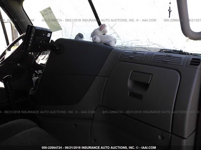 3AKJGLD64ESFU4233 - 2014 FREIGHTLINER CASCADIA 125  WHITE photo 5