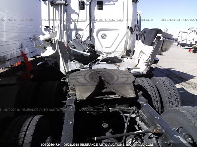 3AKJGLD64ESFU4233 - 2014 FREIGHTLINER CASCADIA 125  WHITE photo 7