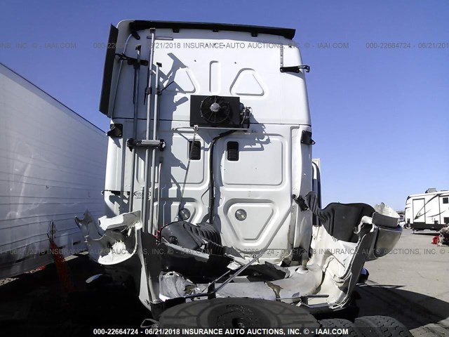 3AKJGLD64ESFU4233 - 2014 FREIGHTLINER CASCADIA 125  WHITE photo 8