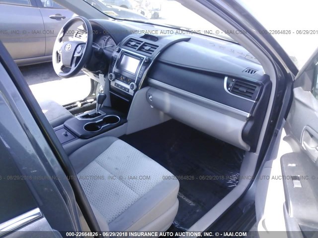 4T1BF1FK9CU144838 - 2012 TOYOTA CAMRY SE/LE/XLE GRAY photo 5