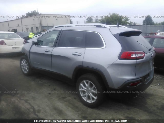 1C4PJLCB6JD537007 - 2018 JEEP CHEROKEE LATITUDE SILVER photo 3