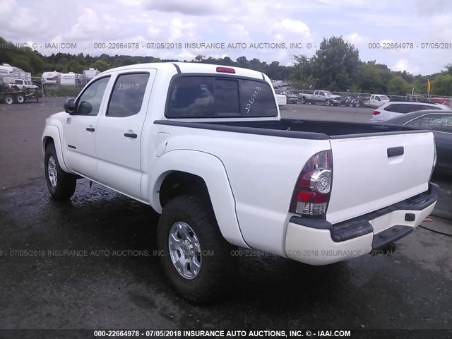 3TMLU4EN3DM132931 - 2013 TOYOTA TACOMA DOUBLE CAB თეთრი ფოტო 3