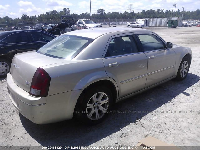 2C3KA53G07H637427 - 2007 CHRYSLER 300 TOURING TAN photo 4