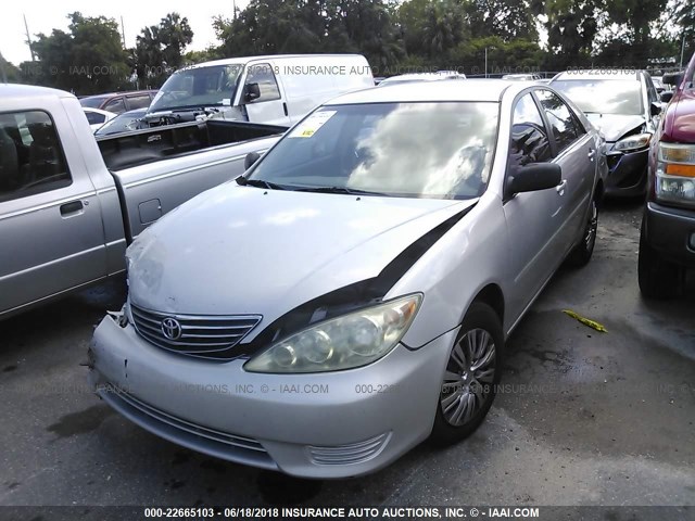 4T1BE32K55U032092 - 2005 TOYOTA CAMRY LE/XLE/SE Gümüş foto 2