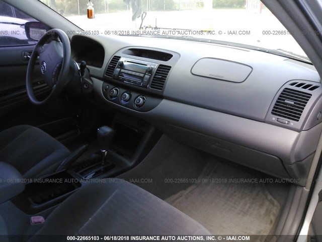 4T1BE32K55U032092 - 2005 TOYOTA CAMRY LE/XLE/SE Gümüş foto 5