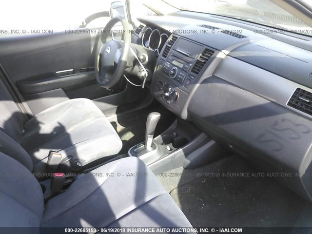 3N1BC13E37L405816 - 2007 NISSAN VERSA S/SL SILVER photo 5