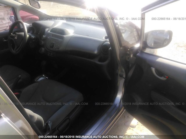 JHMGE8H22AC012346 - 2010 HONDA FIT GRAY photo 5