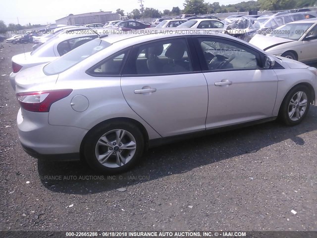 1FADP3F27EL124317 - 2014 FORD FOCUS SE SILVER photo 4