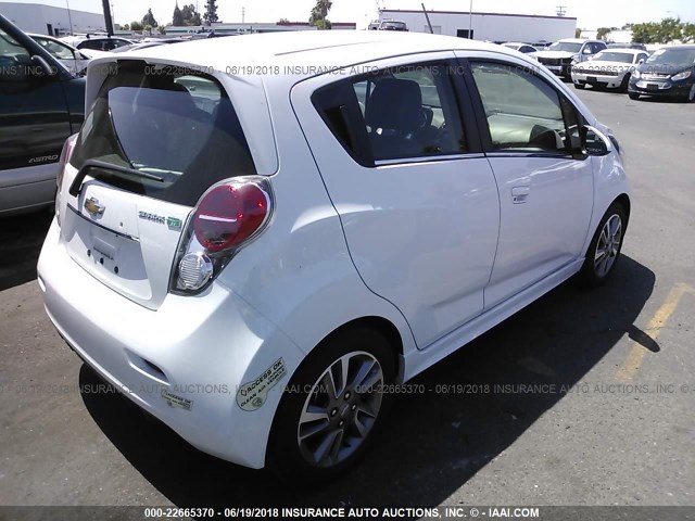 KL8CL6S07GC564301 - 2016 CHEVROLET SPARK EV 2LT WHITE photo 4