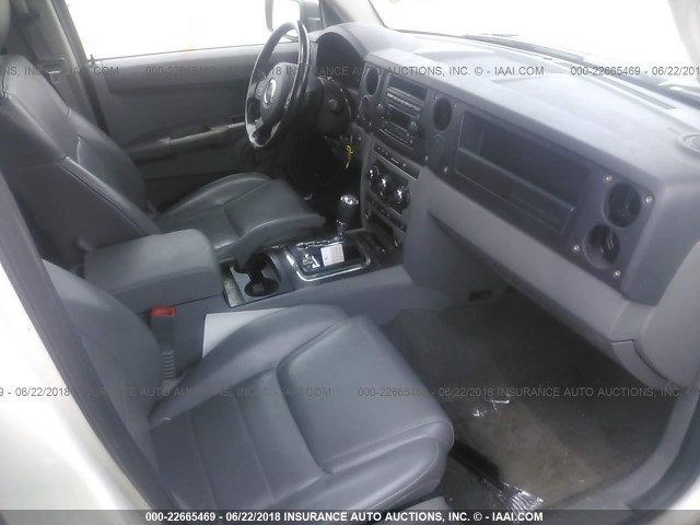 1J8HG48N46C129445 - 2006 JEEP COMMANDER WHITE photo 5