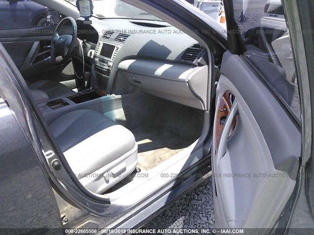 4T1BK3EK0BU127143 - 2011 TOYOTA CAMRY SE/LE/XLE 灰色 照片 5