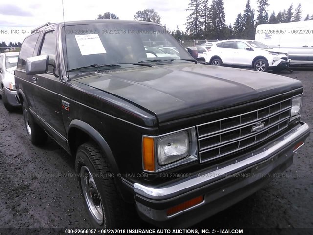 1GNCT18R6J8200887 - 1988 CHEVROLET BLAZER S10 BLACK photo 1