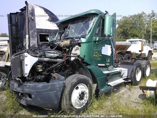 1FUYSCXB1YLF28593 - 2000 FREIGHTLINER CONVENTIONAL FLC120 GREEN photo 2