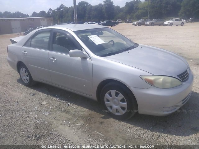 4T1BE32K04U377626 - 2004 TOYOTA CAMRY LE/XLE/SE ვერცხლისფერი ფოტო 1