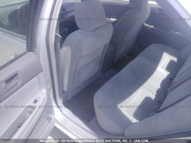 4T1BE32K04U377626 - 2004 TOYOTA CAMRY LE/XLE/SE ვერცხლისფერი ფოტო 8