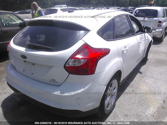 1FADP3K22EL143850 - 2014 FORD FOCUS SE WHITE photo 4