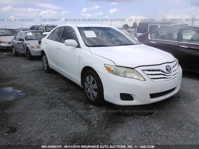 4T1BF3EK4BU724154 - 2011 TOYOTA CAMRY SE/LE/XLE WHITE photo 1
