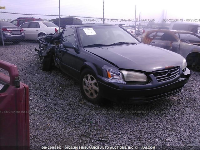 JT2BF28K6X0163330 - 1999 TOYOTA CAMRY LE/XLE GREEN photo 1