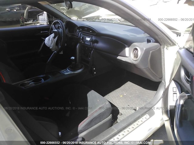 JF1ZNAA14D2717720 - 2013 TOYOTA SCION FR-S WHITE photo 5