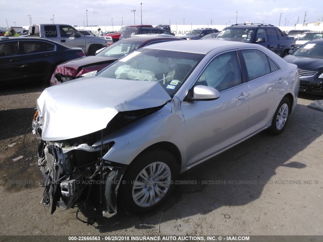 4T4BF1FK5DR310019 - 2013 TOYOTA CAMRY L/SE/LE/XLE SILVER photo 2