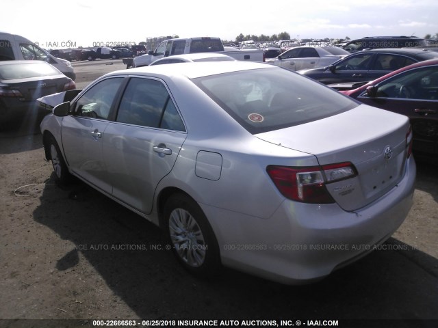 4T4BF1FK5DR310019 - 2013 TOYOTA CAMRY L/SE/LE/XLE SILVER photo 3