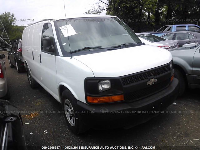 1GCSGAFX6B1137973 - 2011 CHEVROLET EXPRESS G1500  WHITE photo 1