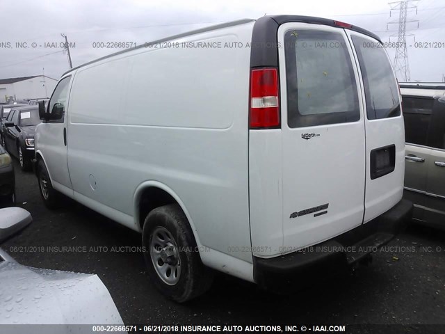 1GCSGAFX6B1137973 - 2011 CHEVROLET EXPRESS G1500  WHITE photo 3