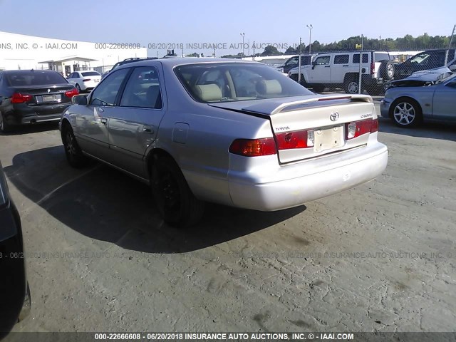 4T1BG22K2YU740650 - 2000 TOYOTA CAMRY CE/LE/XLE SILVER photo 3