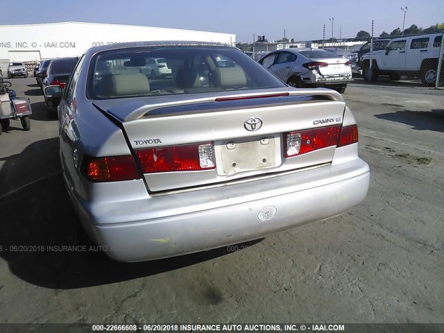4T1BG22K2YU740650 - 2000 TOYOTA CAMRY CE/LE/XLE SILVER photo 6