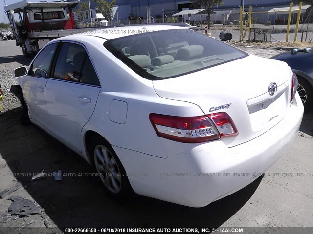 4T1BF3EK6BU777325 - 2011 TOYOTA CAMRY SE/LE/XLE WHITE photo 3