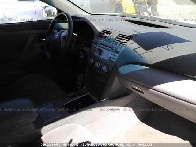 4T1BF3EK6BU777325 - 2011 TOYOTA CAMRY SE/LE/XLE WHITE photo 5