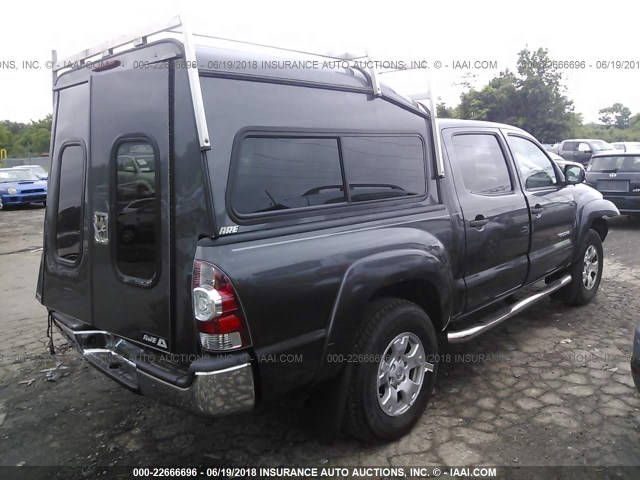 5TFJX4GN5DX017334 - 2013 TOYOTA TACOMA DOUBLE CAB GRAY photo 4