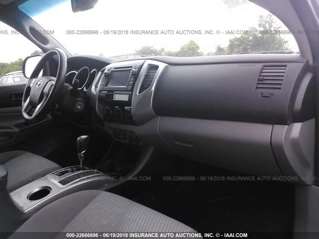 5TFJX4GN5DX017334 - 2013 TOYOTA TACOMA DOUBLE CAB GRAY photo 5