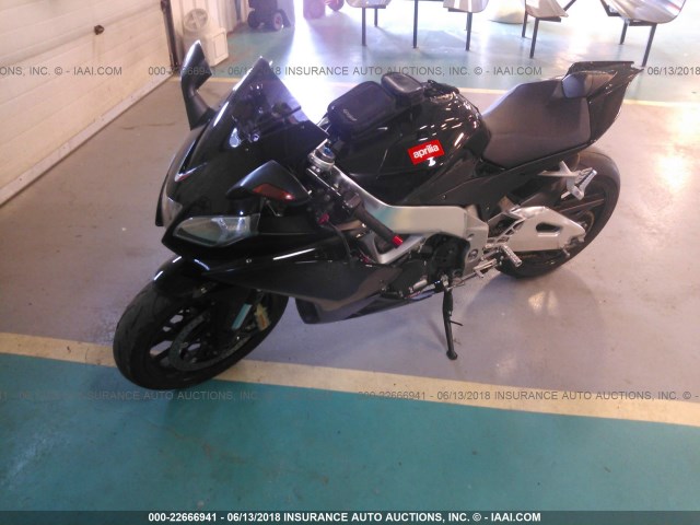 ZD4RKC016AS000137 - 2010 APRILIA RSV4 R BLACK photo 2