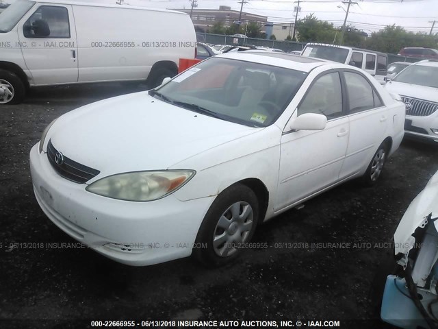 4T1BE32KX3U245911 - 2003 TOYOTA CAMRY LE/XLE/SE თეთრი ფოტო 2