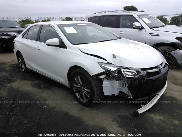 4T1BF1FK1HU312902 - 2017 TOYOTA CAMRY LE/XLE/SE/XSE თეთრი ფოტო 1