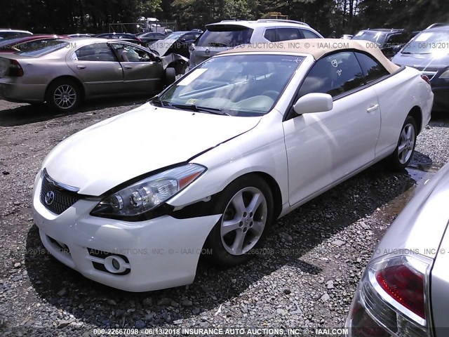 4T1FA38P97U124261 - 2007 TOYOTA CAMRY SOLARA SE/SLE WHITE photo 2