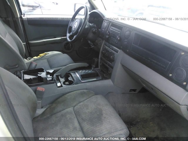 1J8HH48NX6C258089 - 2006 JEEP COMMANDER WHITE photo 5