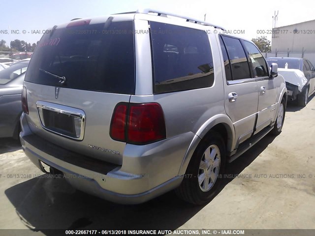 5LMFU27R04LJ04516 - 2004 LINCOLN NAVIGATOR GRAY photo 4