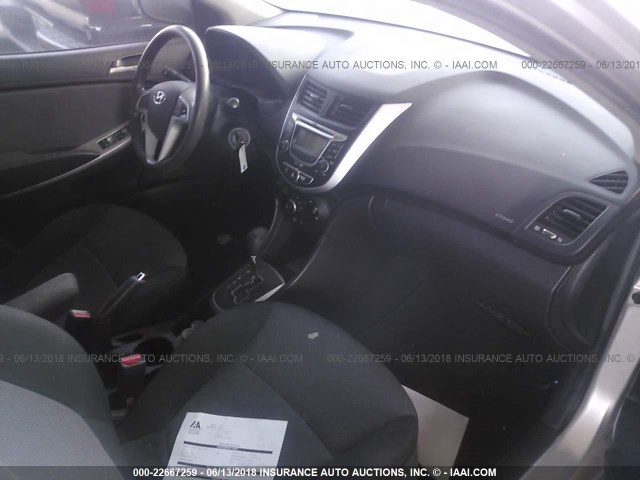 KMHCT5AE7DU079222 - 2013 HYUNDAI ACCENT GLS/GS SILVER photo 5